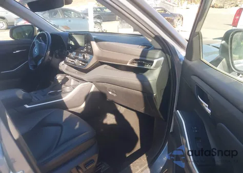 2022 Toyota Highlander Xle z USA, uszkodzony, nr VIN 5TDGZRAH8NS112899